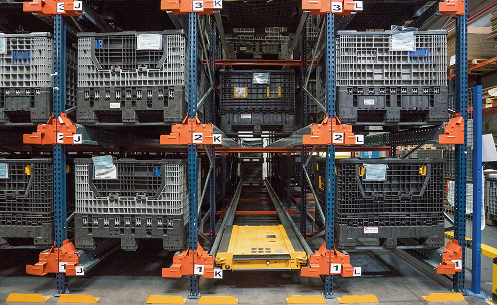 Pallet Shuttle semi-automatique dans l'entrepôt de SaarGummi Ibérica à Madrid